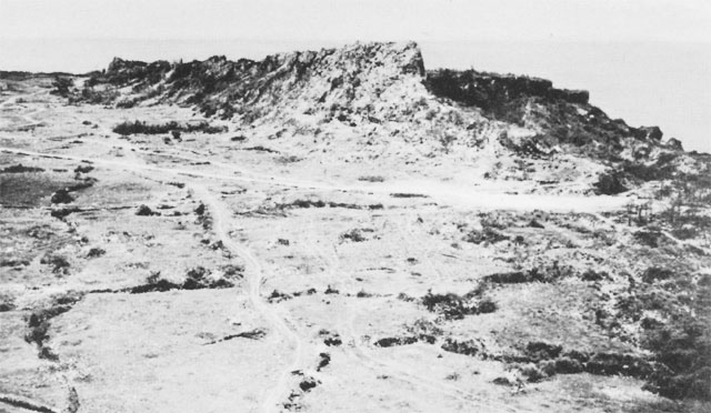 La colline de Mabuni après les bombardements